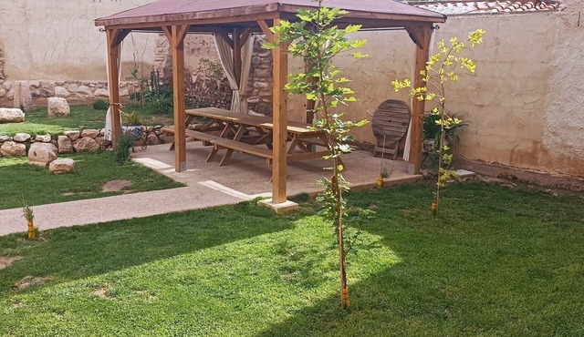 Country House 'Casa Larralde' with Shared Pool, Wi-Fi and Air Conditioning in Bisimbre