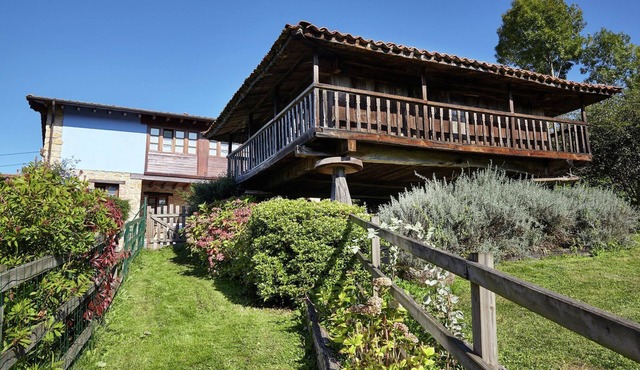 Cozy Cottage with Pool & Terrace in Nava