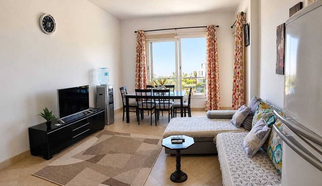 Delightful 2-bedroom chalet with Sea View in Amwaj