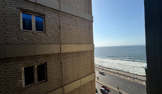 High Ceiling Seaview Apartment