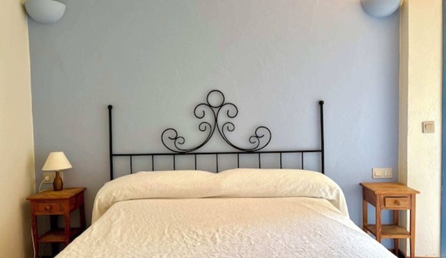 EL FORT DúLLASTRET. Apartment 3. Two bedrooms (double and bunk beds) and terrace. in Ullastret