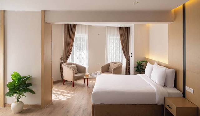 Elegance Grand City Hotel