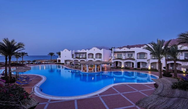 Elegant Sanctuary for Memorable Beach Vacations! w/Lagoon Style Swimming Pool!