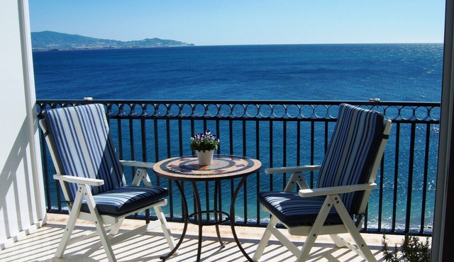 Enchanting apartment, 1st beach line, panoramic views, parking, fast internet in Almuñécar