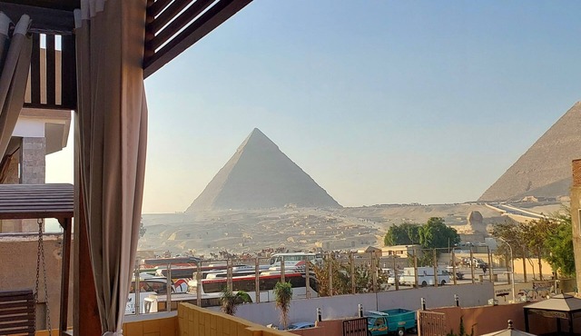 Family-Friendly 2-Room Suite Jacuzzi Overlooking Giza Pyramids & Great Sphinx.