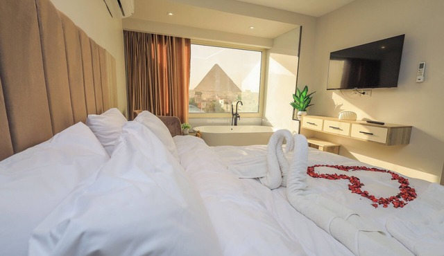 First Site OF Pyramids View king-Bed & Jacuzzi
