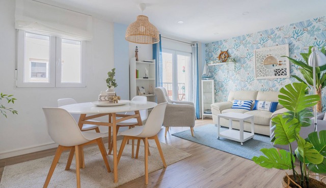 Five minutes walking distance to Malvarrosa beach. Valencia City in València
