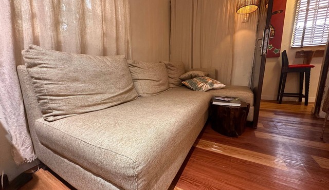 Garden-themed cozy artsy space in Lekki Phase 1 in Lekki