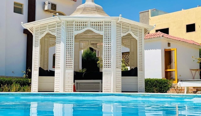 Gemütliche Ferien Villa Bordeaux mit 2 Pools, in Hurghada am Roten Meer