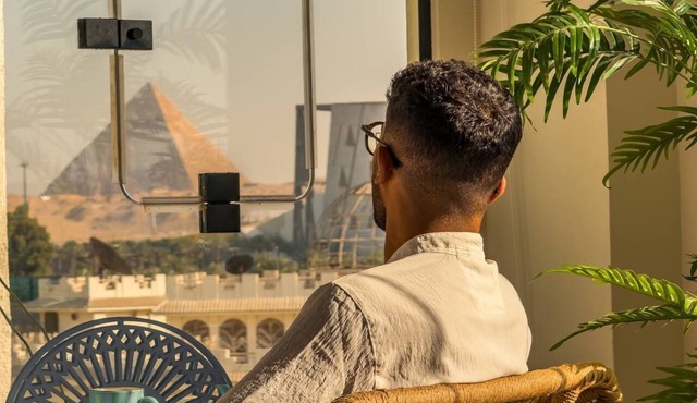 "Green Luxurious studio, Overlooking Grand museum"