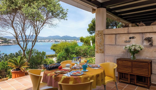 Holiday Home Es Niu with Sea View, Garden and Wi-Fi in Portocolom