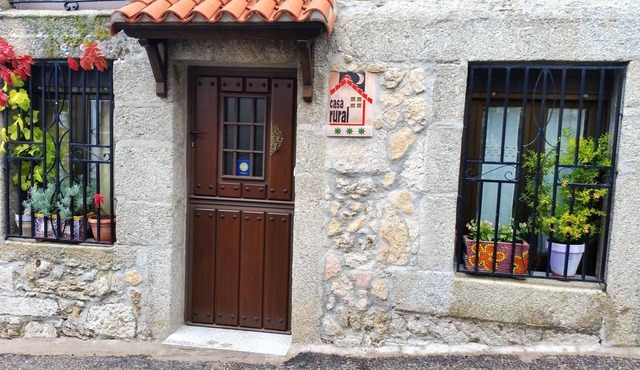 Homerez - Spacious house for 8 ppl. with balcony at La Hoya, Salamanca in La Hoya