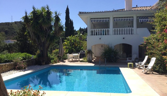 Lovely Andalucian villa in a quiet, green neighborhood in Estepona