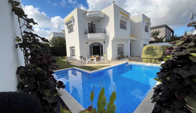 Luxurious Villa with Pool in La Soukra, Ariana