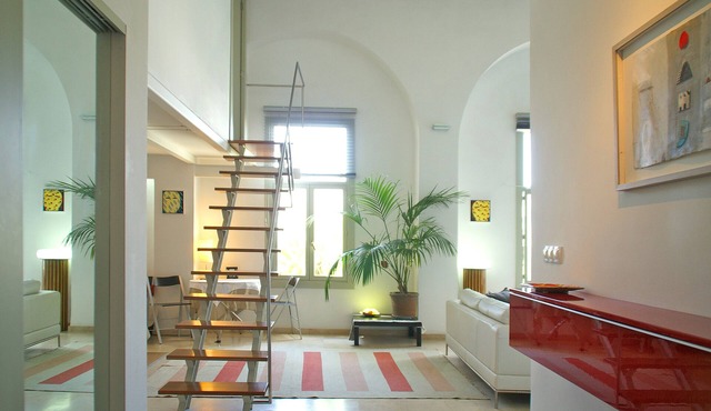 Luxury, light & spacious loft-apartment great for longer stays, private parking in Jerez