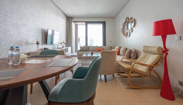Luxury Living - Pool & Beach