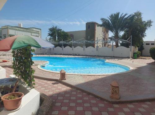 Makramia pool view studio