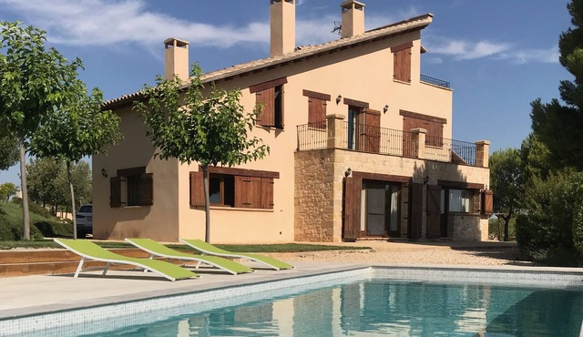 MAS PRAT: Large rustic house with spectacular views in Cretas