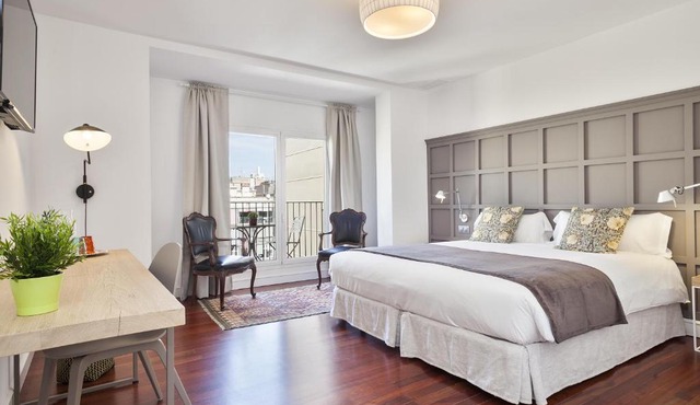 Milton House Gran Via in Barcelona