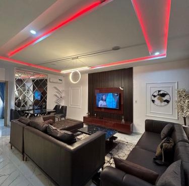 Modern 4BR Duplex Near VGC in a Secure Estate with Gym & Pool