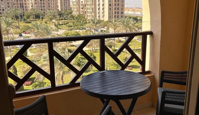 Modern charming 2-bedroom apartment with AC, WiFi in Rehab city -new cairo