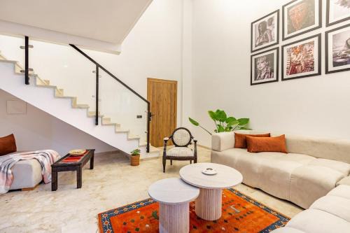 Modern Oasis in Heart of Guéliz Pool & Balcony