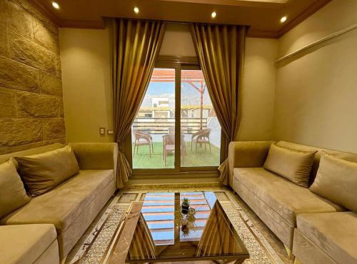 Modern Rooftop Suite Close to the Pyramids, Fully Equipped