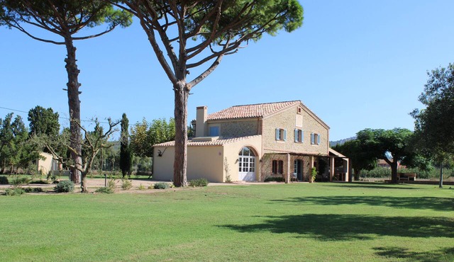 Peace and elegance in a Catalan country house with a pool, 3 km from the beach. in Torroella de Montgrí