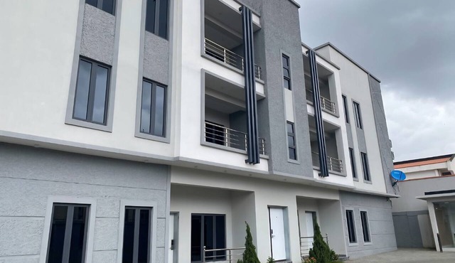 Perfect 3-bedroom apartment with AC in pleasant Abuja neighborhood
