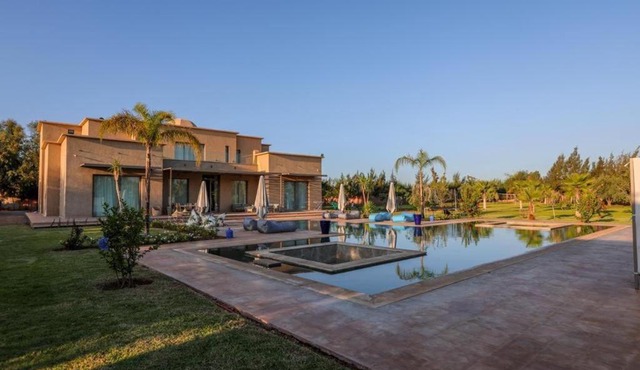 Pool, Not overlooked, 5 Suites Air-conditioned, Spacious Garden