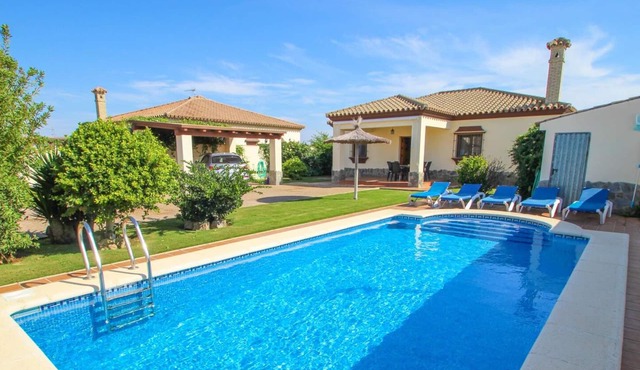 Private large pool, close to oldtown Conil, beautiful garden, covered terrace, fireplace - Casa Noe - in Conil de la Frontera