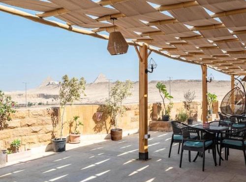 Pyramidia Serene with Rooftop, Pool & pyramids view