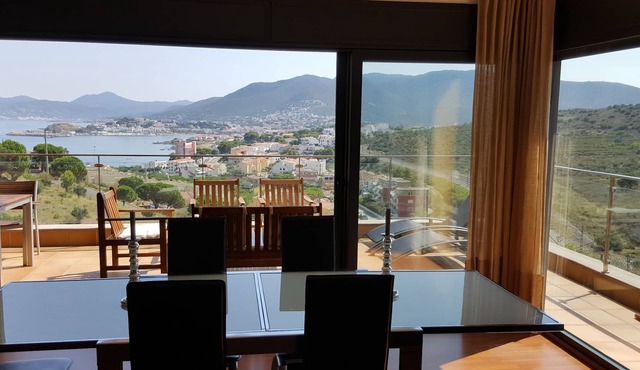 QUIET, LUXURY APARTMENT & HIGH-SPEED WIFI in Llança
