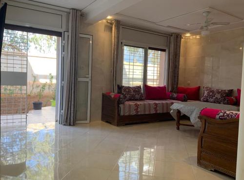 Rez-de-chaussée de villa agréable avec jardin dans un quartier calme et luxueux