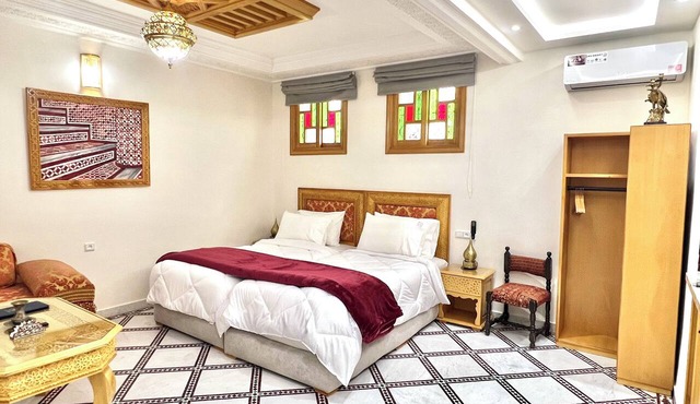 Riad Dar Bouzoubaa Rooftop Apartment with Views of the Medina, Fes in Fes