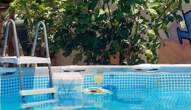 Rio Indio Rural Home with pool in Requena