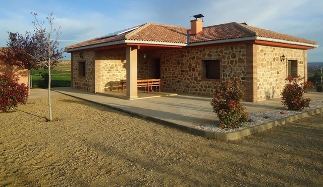 Rustic getaway complex Teruel in Castralvo
