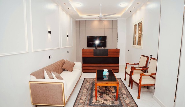 signature house luxor