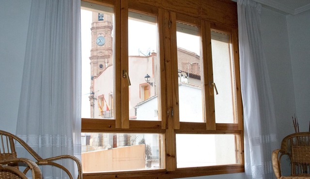 Sol apartment ideal for large families and to visit the Monasterio de Piedra. in Munébrega
