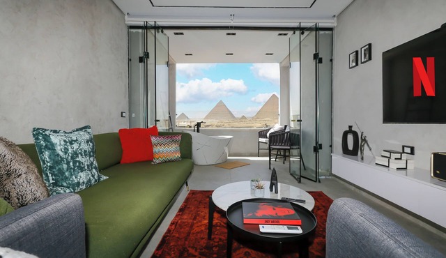 Spacious 3-bedroom apartment in gorgeous Giza Governorate with hot tub