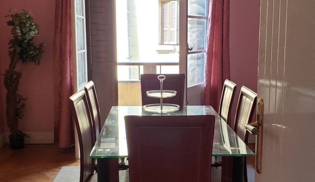 Spacious Condo in Downtown of CAIRO ,5 munities walk to Cairo Museum ,Nile River