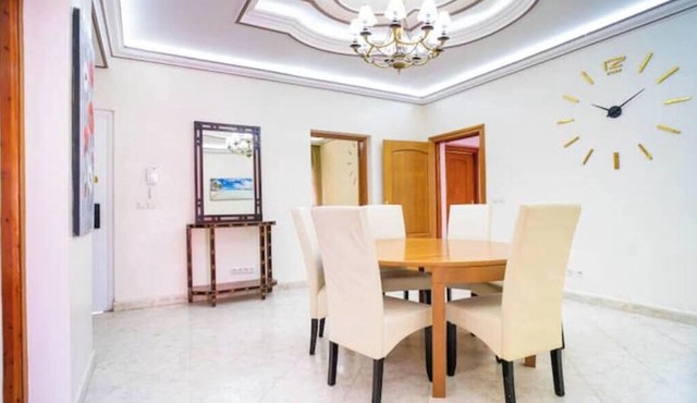 Spacious Family Retreat with Private Garden – Comfort in a Central Location