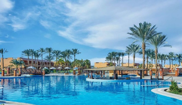 Steps from Coraya Bay & Dive Sites l Four Rooms, Pools, Spa, Tennis & Kids Club