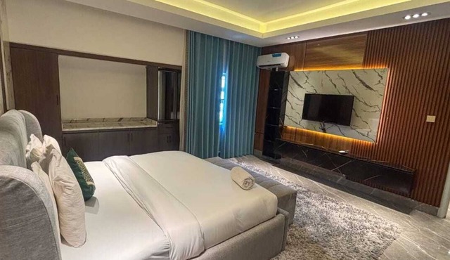 Sujimoto Residences MacDonald