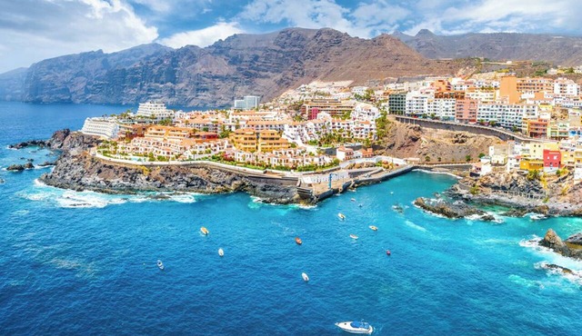 Sun-Kissed Sailing Adventure in Tenerife, Islas Canarias in Radazul
