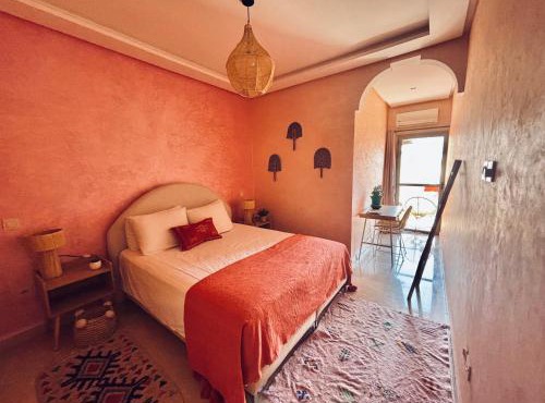 Sunny apartment with terrace in city center
