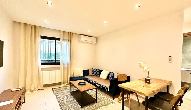 Sunset 101 brand new apt with gym in Lac 1