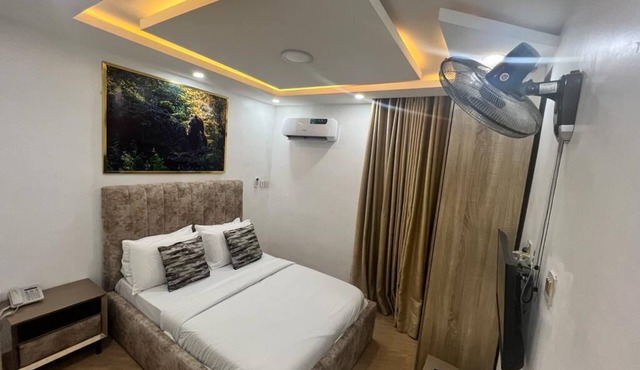 Thapunchline Apartments & Hotels