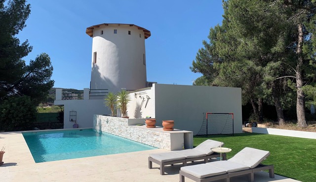 Unique luxury accommodation with pool close to Valencia in Montserrat
