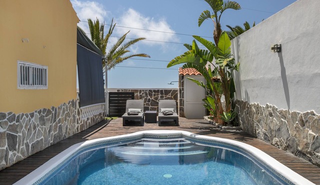 Vacation Apartment 'Paraíso Radazul' with Shared Pool, Shared Terrace and Wi-Fi in Radazul Alto
